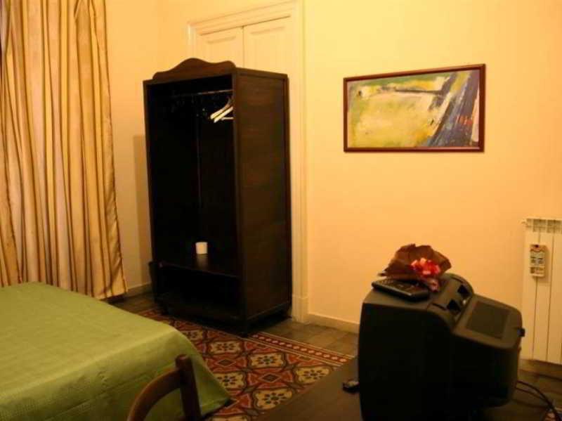 Aloi Bed & Breakfast 2*