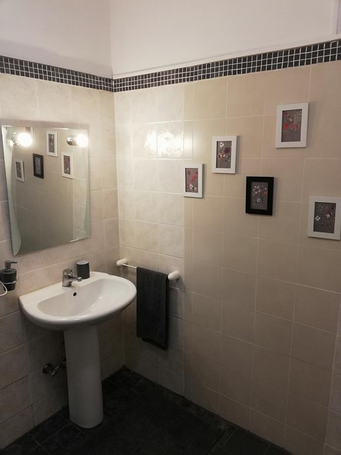 Aloi Bed & Breakfast 2*